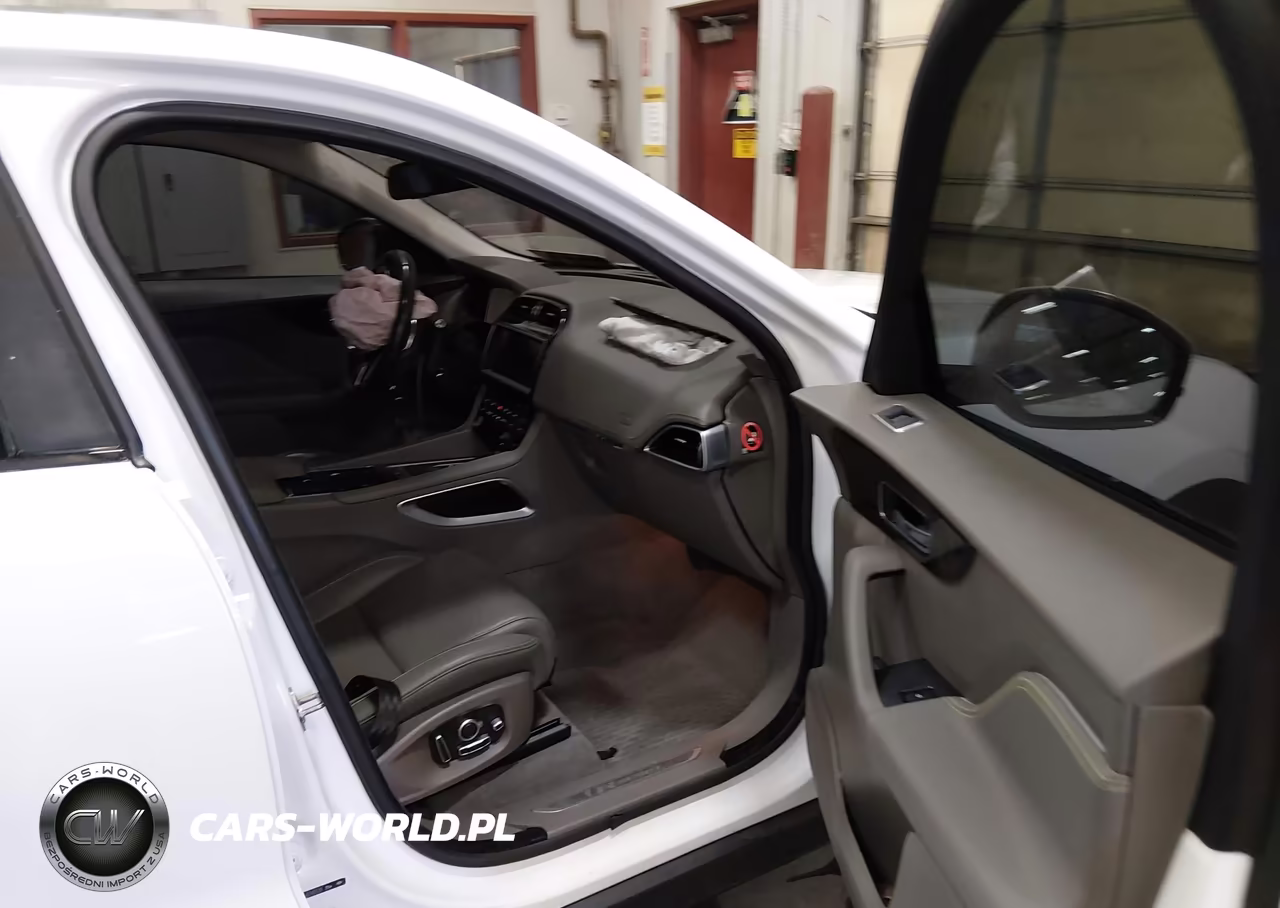 2018 Jaguar F-Pace 25T R-Sport VIN:SADCL2FX6JA249729 - 5
