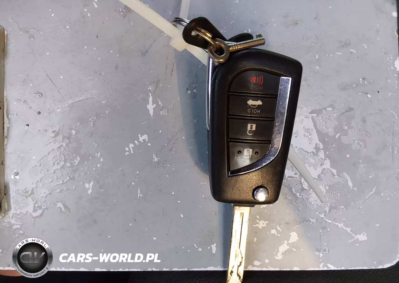 2018 Toyota Camry Le VIN:JTNB11HK9J3041126 - 11