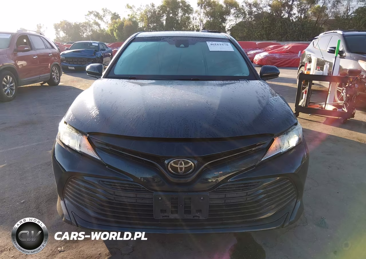 2018 Toyota Camry Le VIN:JTNB11HK9J3041126 - 12