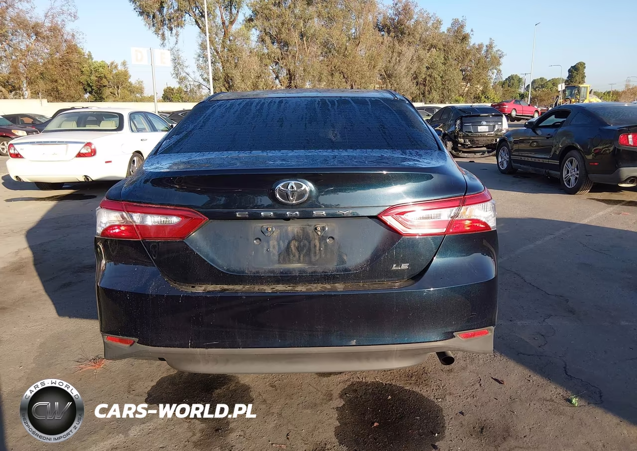 2018 Toyota Camry Le VIN:JTNB11HK9J3041126 - 16