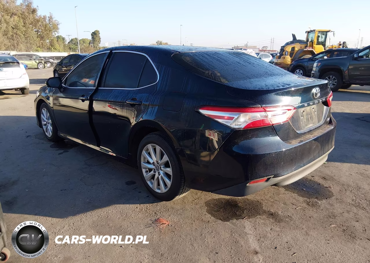 2018 Toyota Camry Le VIN:JTNB11HK9J3041126 - 3