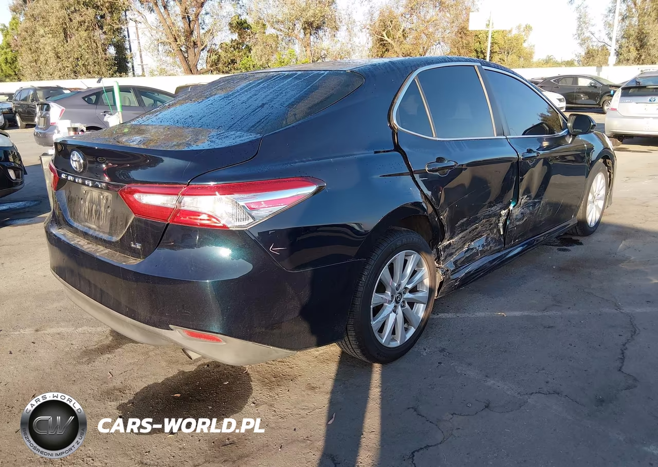 2018 Toyota Camry Le VIN:JTNB11HK9J3041126 - 4