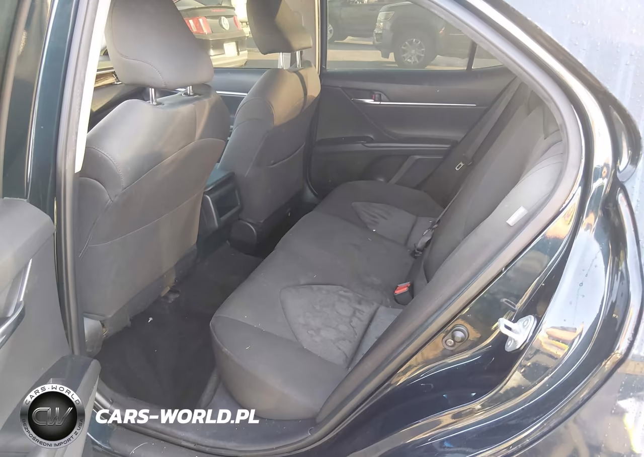 2018 Toyota Camry Le VIN:JTNB11HK9J3041126 - 8