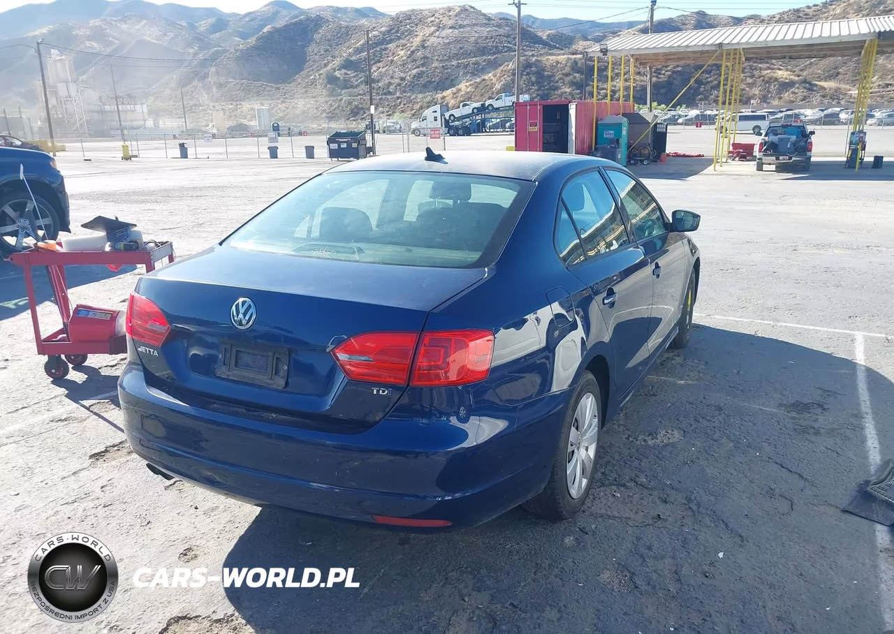2014 Volkswagen Jetta 2.0L Tdi Value Edition VIN:3VWLL7AJ5EM286627 - 4
