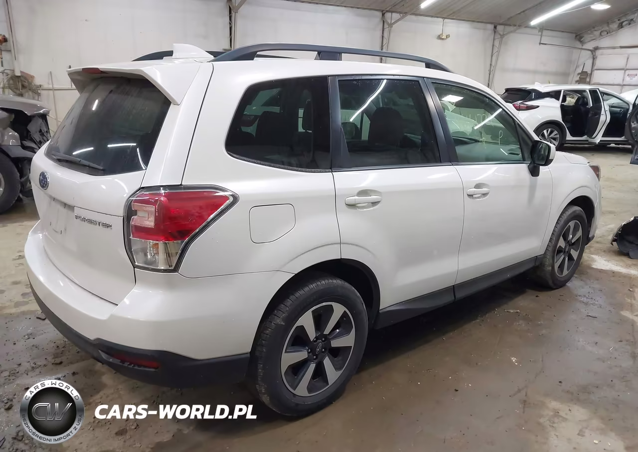 2018 Subaru Forester 2.5I Premium VIN:JF2SJAGC7JH462653 - 4