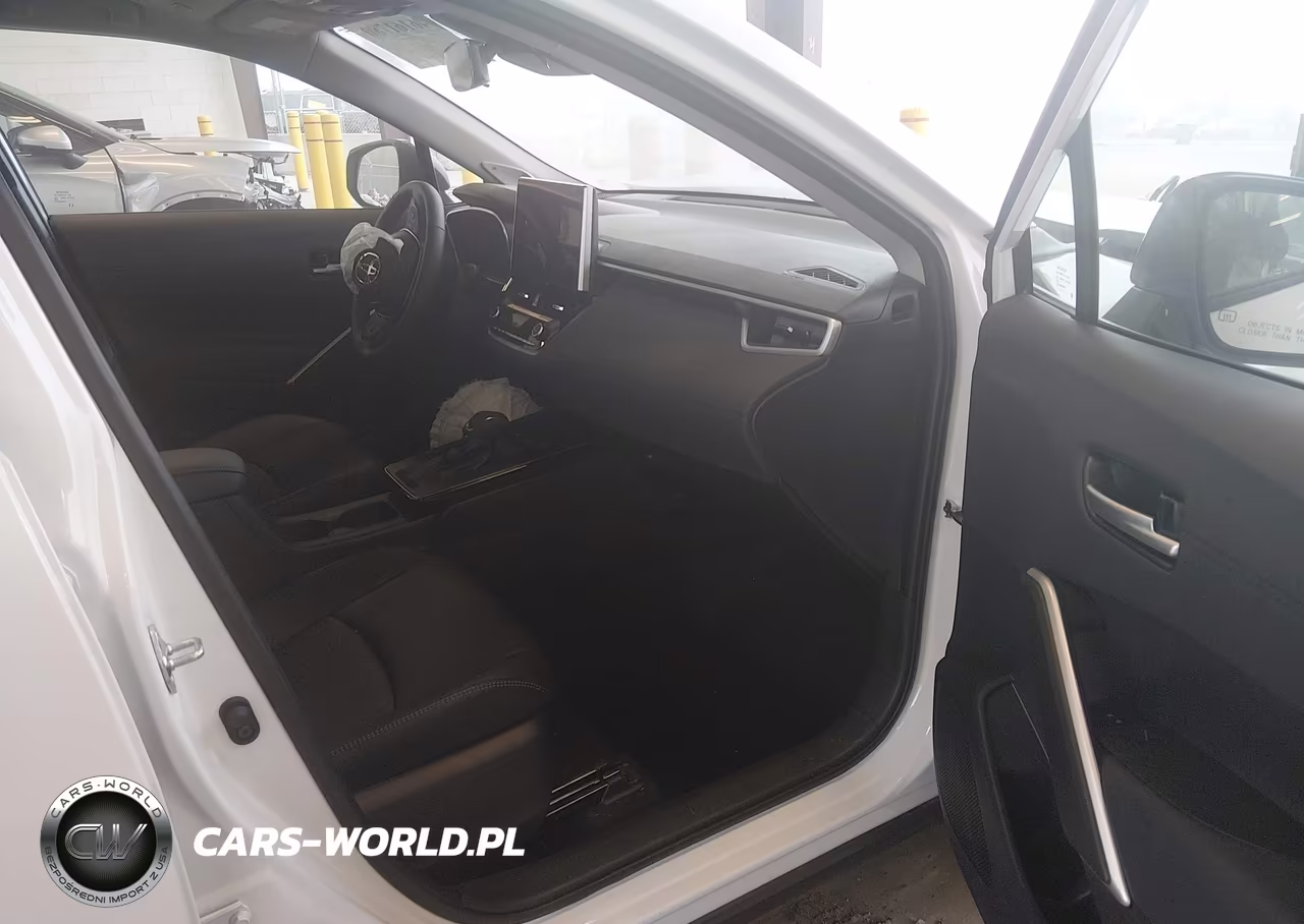 2026 Toyota Corolla Cross Xle VIN:7MUDAABG9TV176499 - 5