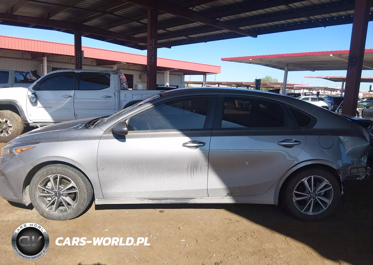 2024 Kia Forte Lxs VIN:3KPF24AD6RE747927 - 14