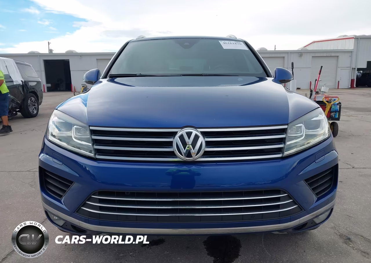 2017 Volkswagen Touareg V6 Wolfsburg Edition VIN:WVGRF7BP2HD004639 - 12