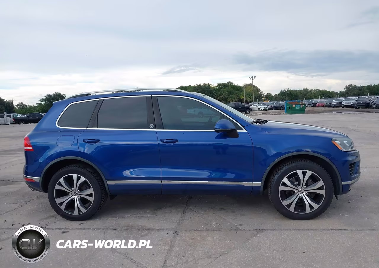 2017 Volkswagen Touareg V6 Wolfsburg Edition VIN:WVGRF7BP2HD004639 - 13