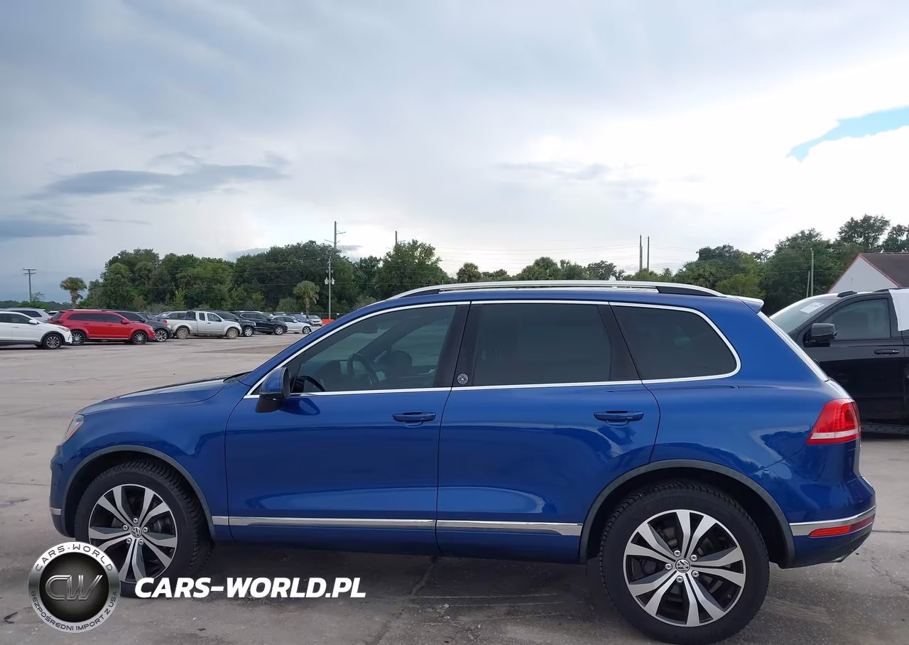 2017 Volkswagen Touareg V6 Wolfsburg Edition VIN:WVGRF7BP2HD004639 - 14