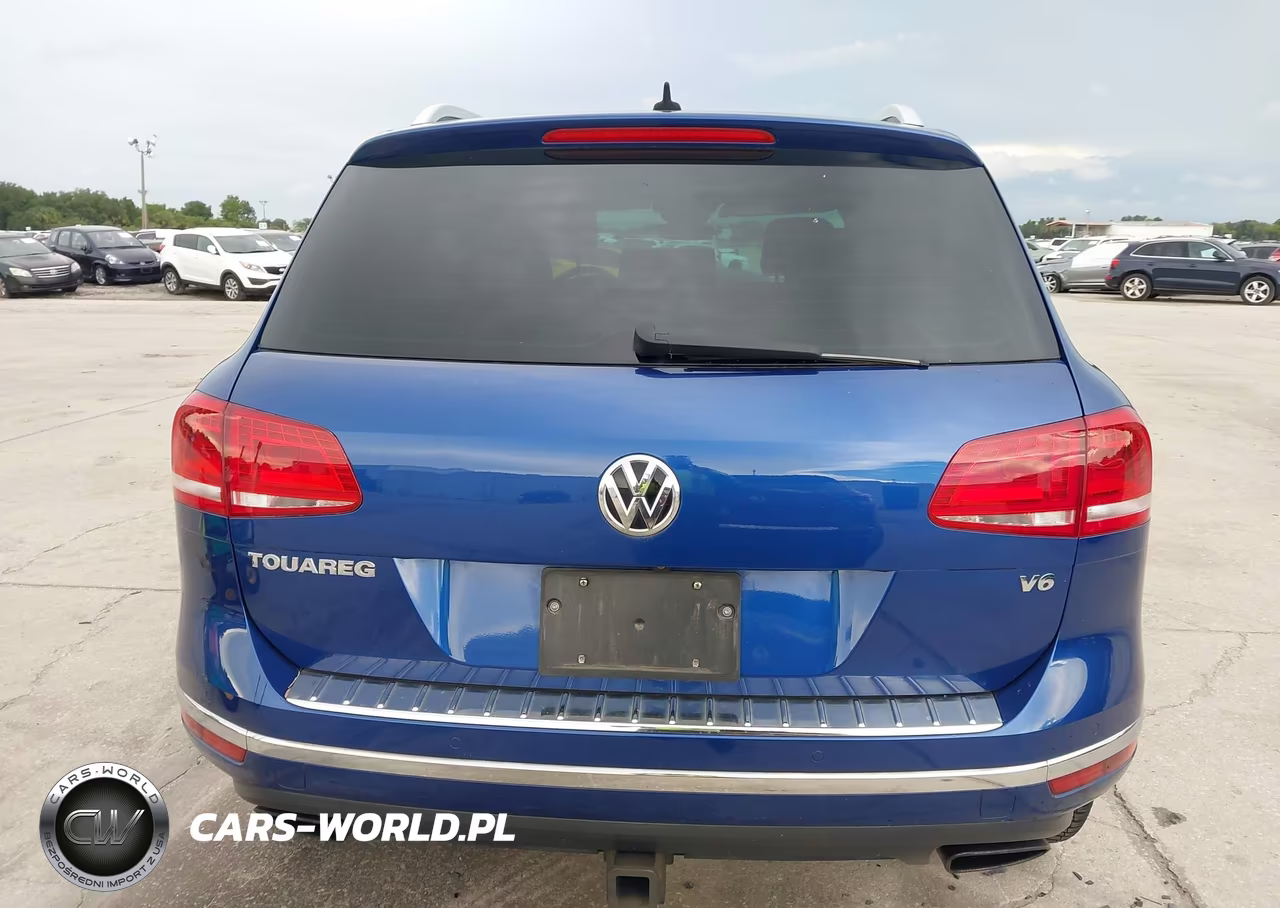 2017 Volkswagen Touareg V6 Wolfsburg Edition VIN:WVGRF7BP2HD004639 - 16