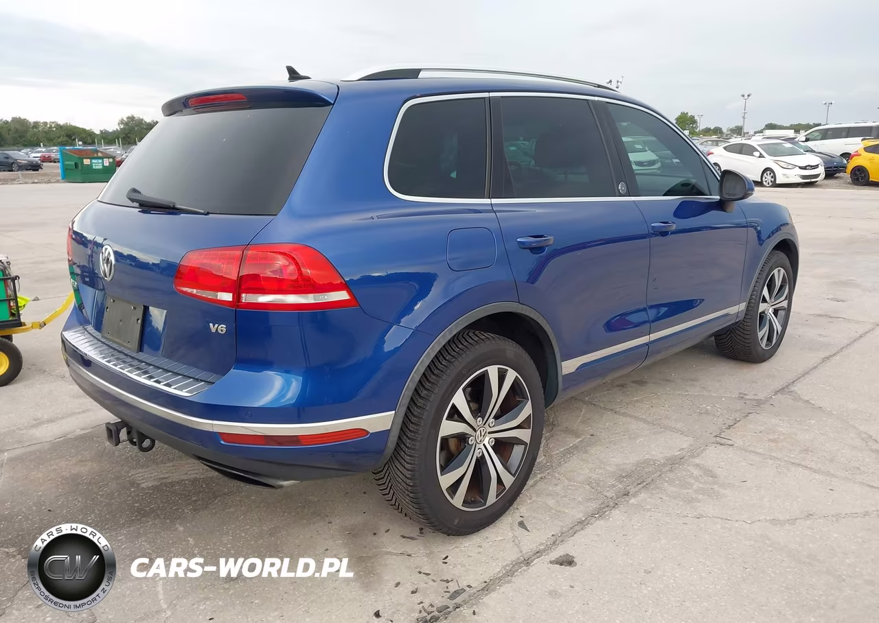 2017 Volkswagen Touareg V6 Wolfsburg Edition VIN:WVGRF7BP2HD004639 - 4