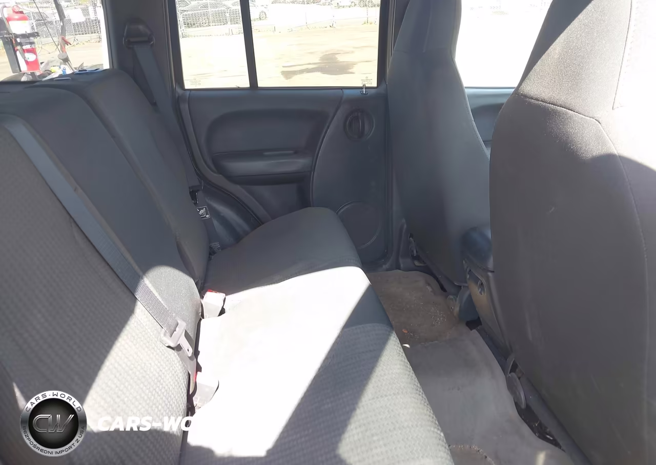 2004 Jeep Liberty Sport VIN:1J4GL48K04W328258 - 8