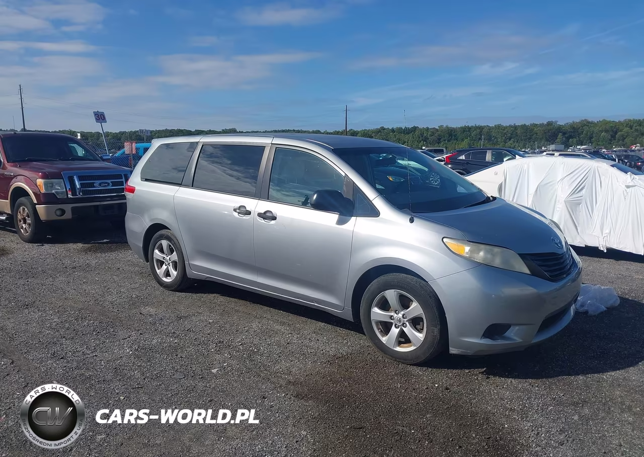 2014 Toyota Sienna L V6 7 Passenger