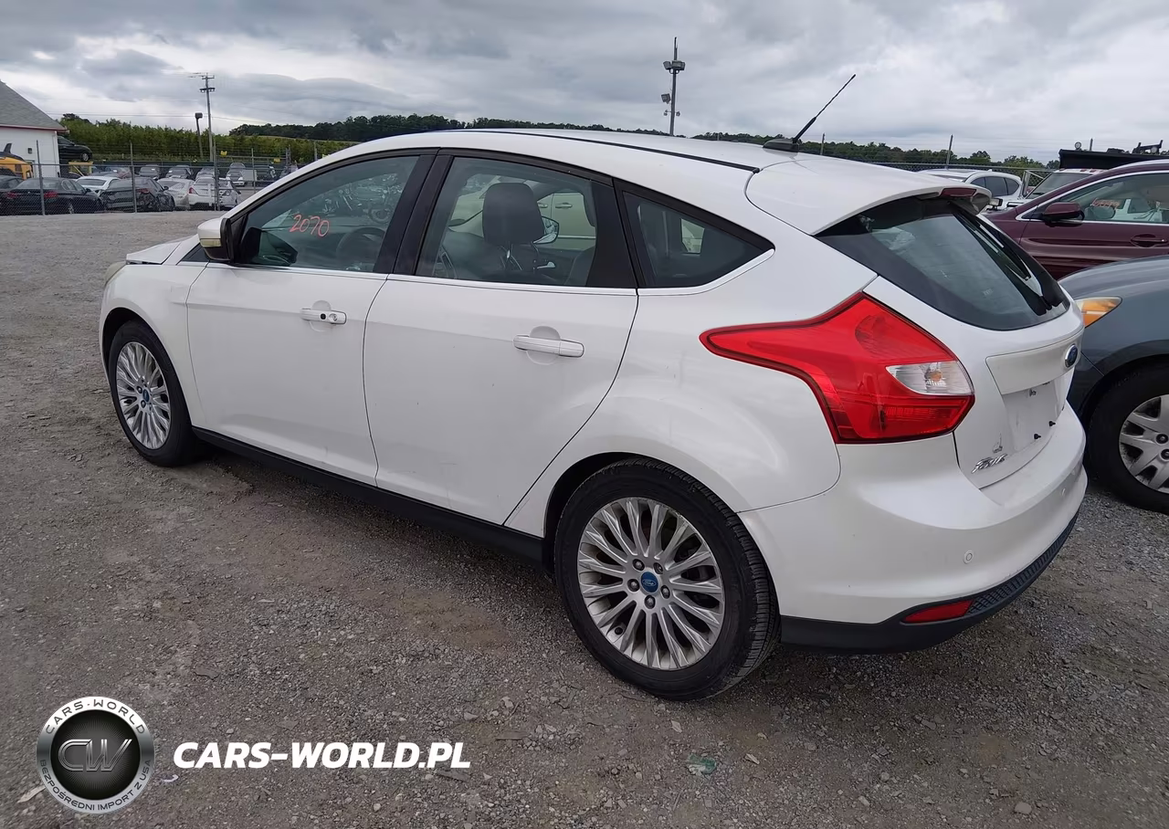 2012 Ford Focus Titanium VIN:1FAHP3N21CL150198 - 3