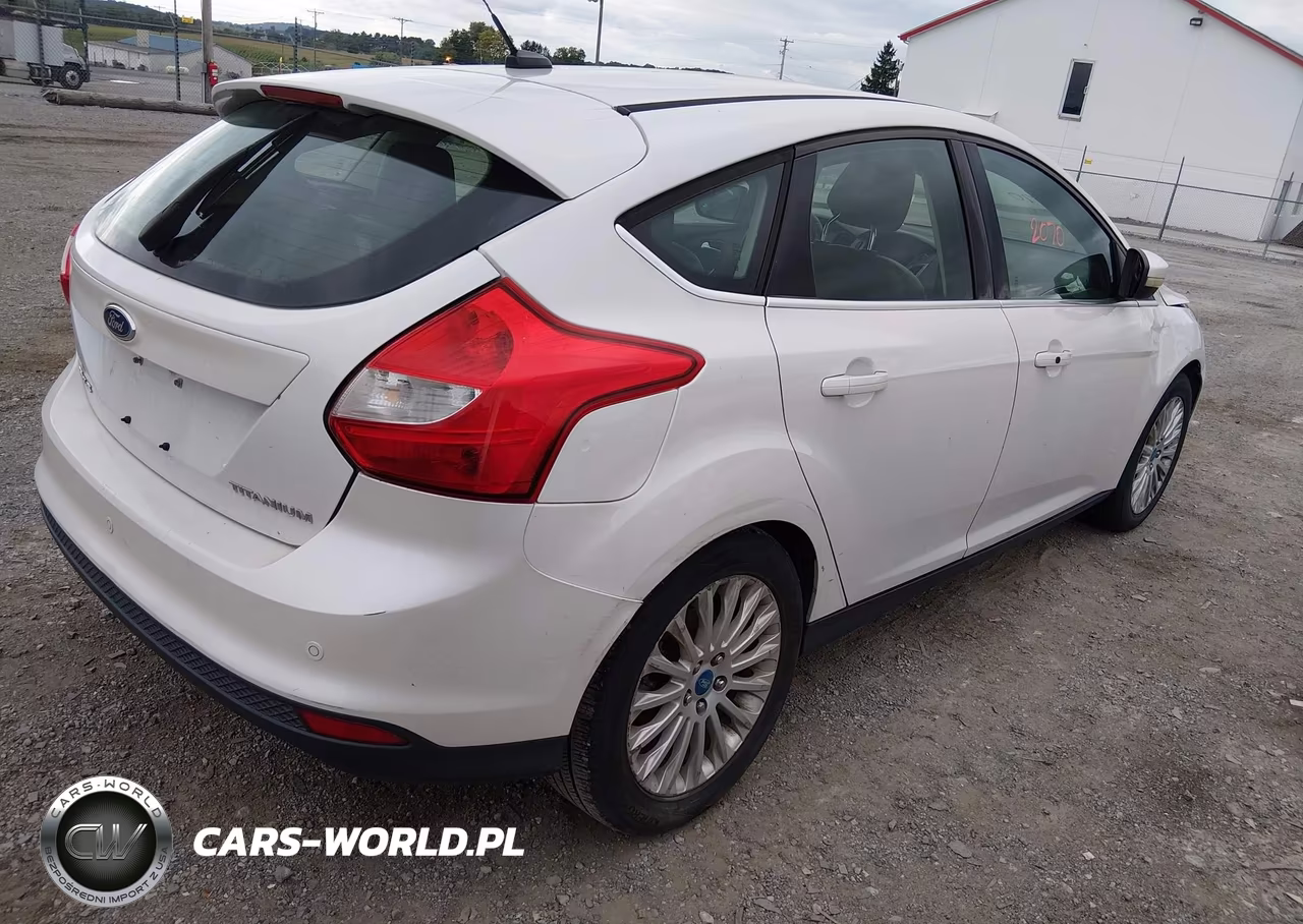 2012 Ford Focus Titanium VIN:1FAHP3N21CL150198 - 4