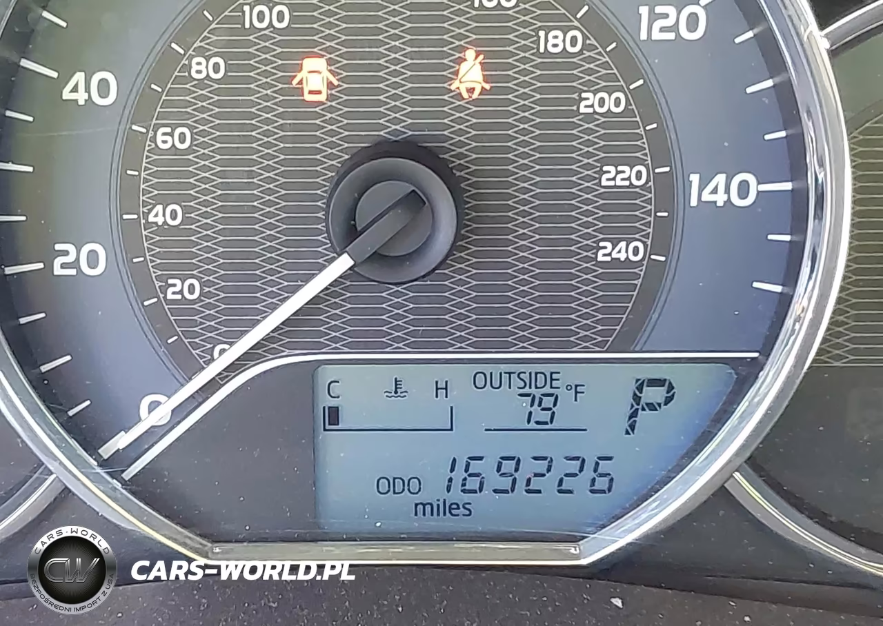 2016 Toyota Corolla Le Plus VIN:5YFBURHE0GP420844 - 16