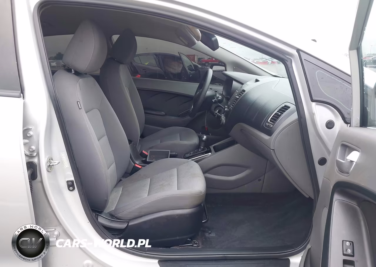 2017 Kia Forte Lx VIN:3KPFK4A71HE048598 - 5