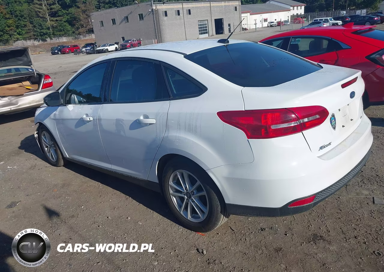 2017 Ford Focus Se VIN:1FADP3F25HL335276 - 3