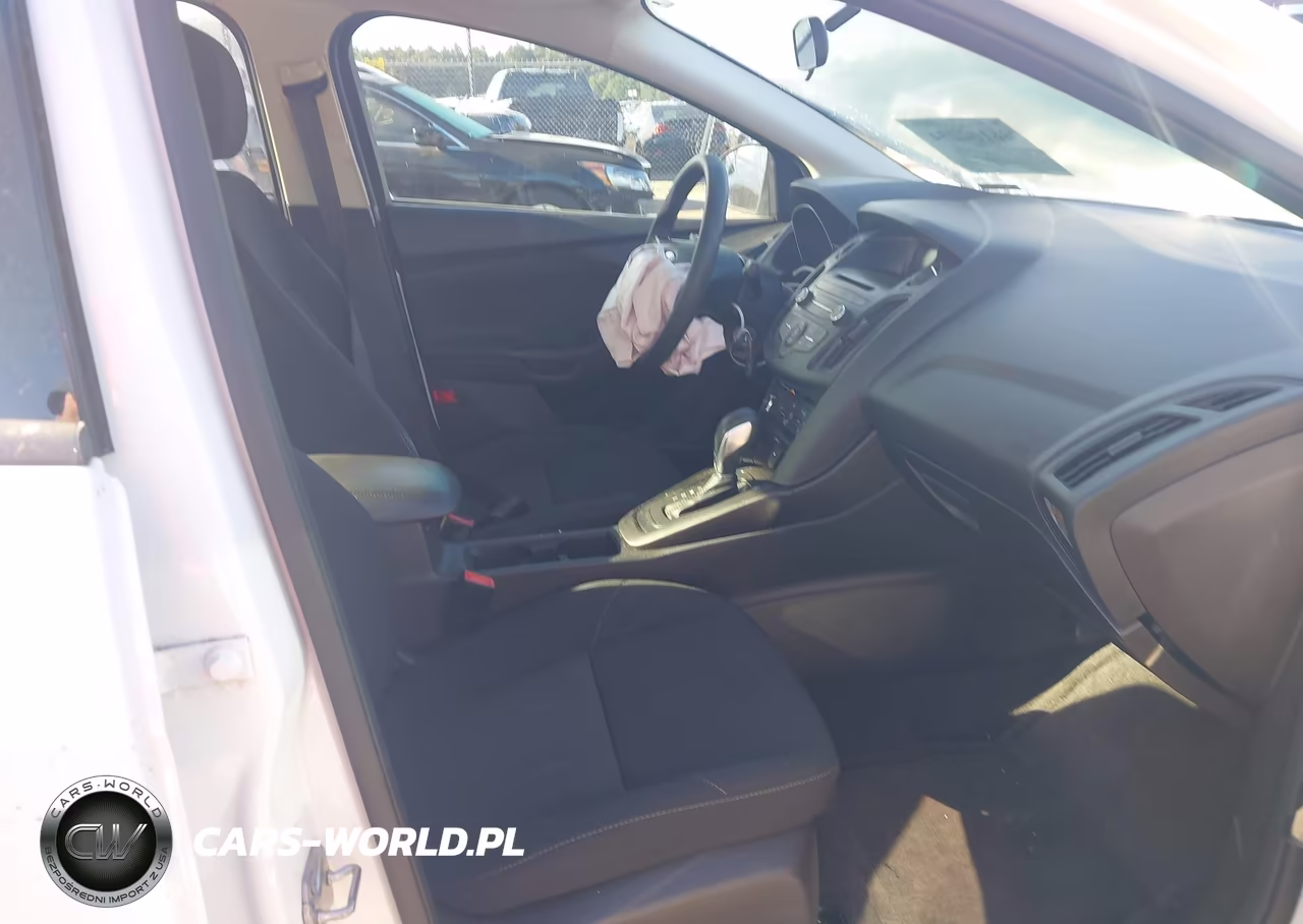 2017 Ford Focus Se VIN:1FADP3F25HL335276 - 5