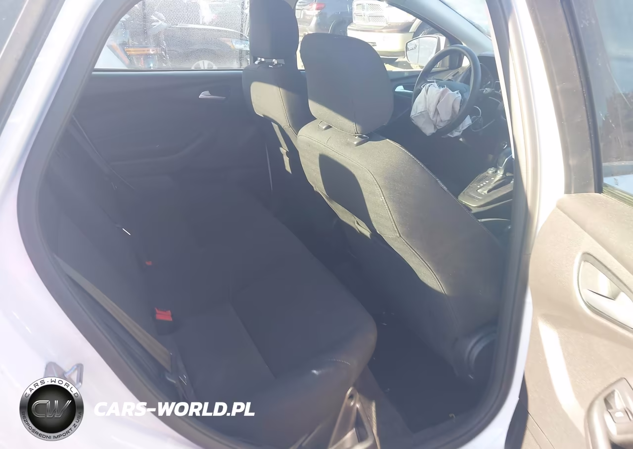 2017 Ford Focus Se VIN:1FADP3F25HL335276 - 8