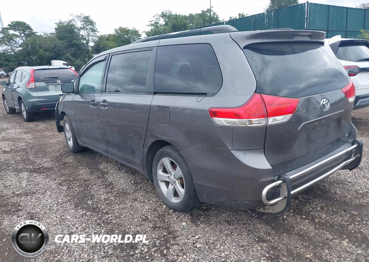 2011 Toyota Sienna Le V6 VIN:5TDKK3DC6BS064147 - 3