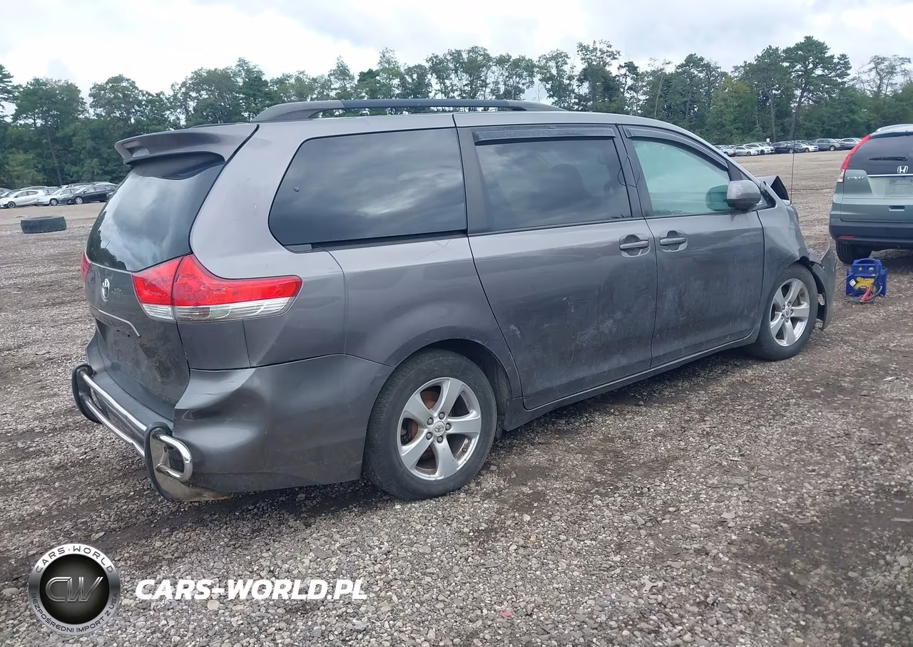 2011 Toyota Sienna Le V6 VIN:5TDKK3DC6BS064147 - 4
