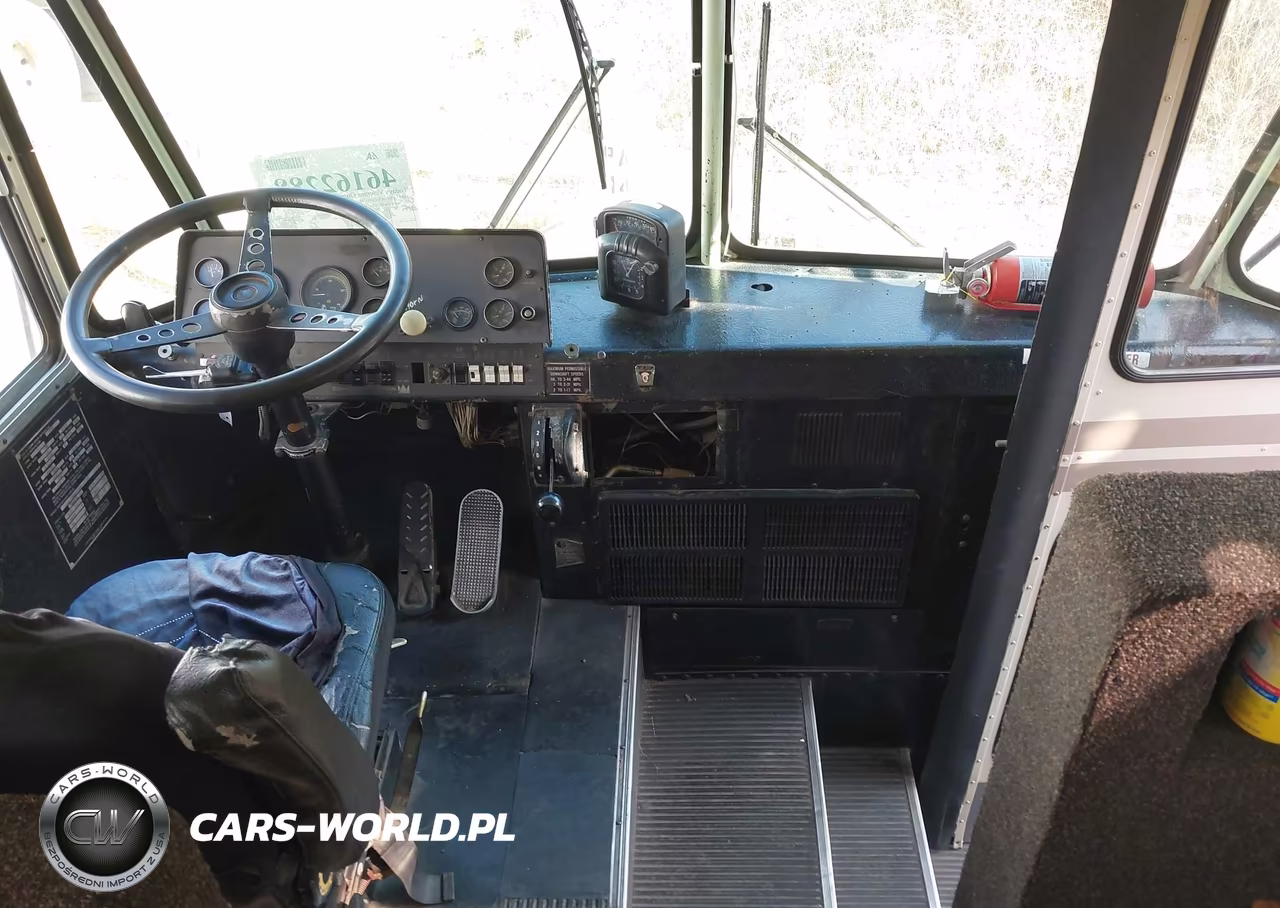 1987 Crown Coach Bus Chassis VIN:1C9HL14A6HC102247 - 7