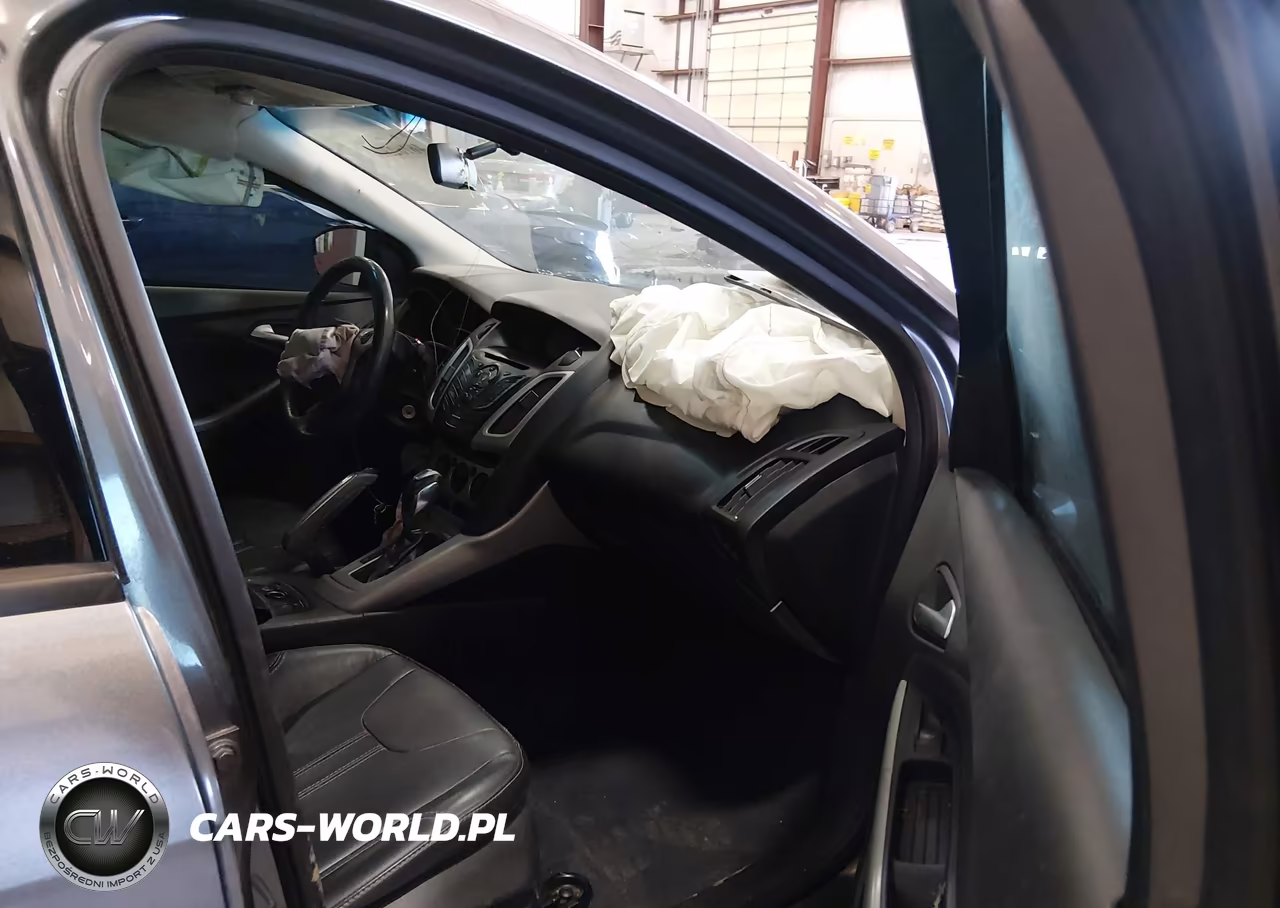 2014 Ford Focus Se VIN:1FADP3F28EL161943 - 5
