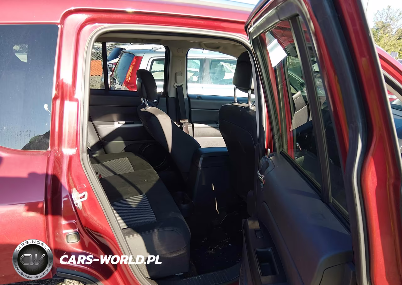 2013 Jeep Compass Latitude VIN:1C4NJCEB4DD205673 - 8