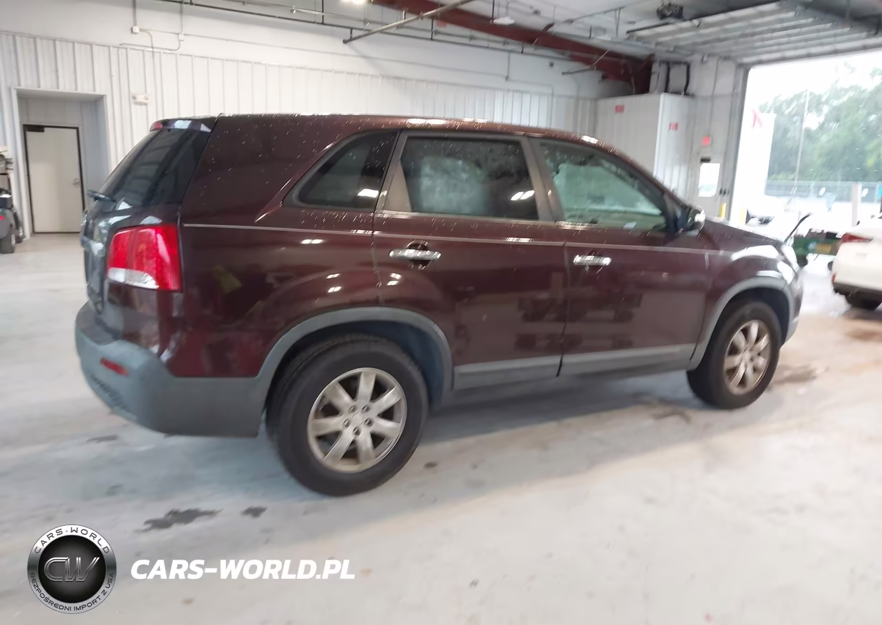 2011 Kia Sorento Lx VIN:5XYKT3A17BG087403 - 4