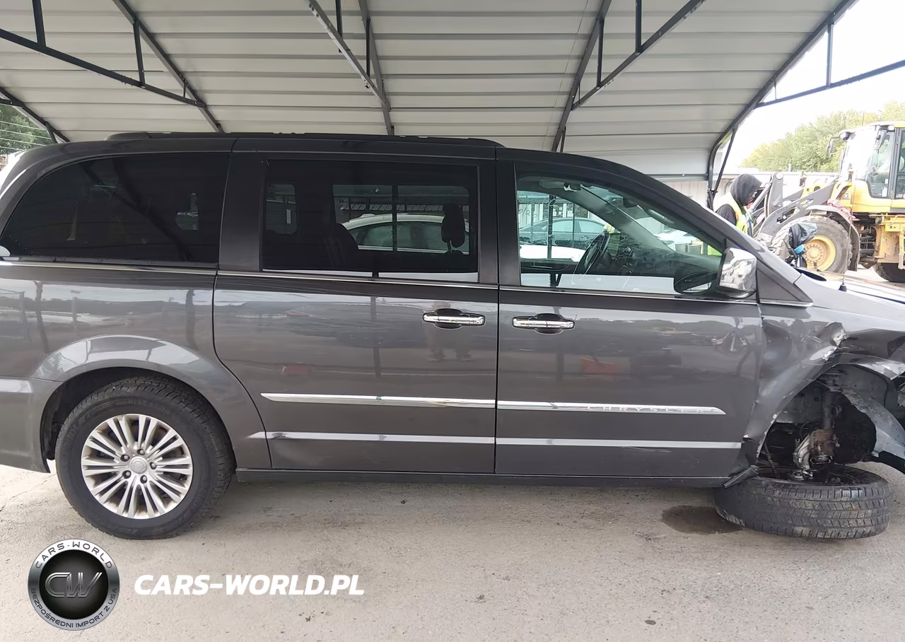 2015 Chrysler Town & Country Touring-L VIN:2C4RC1CG9FR610006 - 13