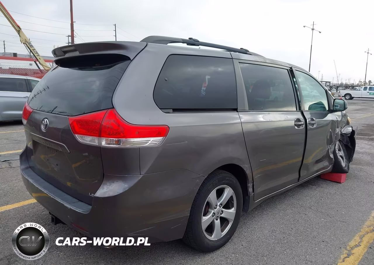 2012 Toyota Sienna Le V6 8 Passenger VIN:5TDKK3DC7CS218298 - 4