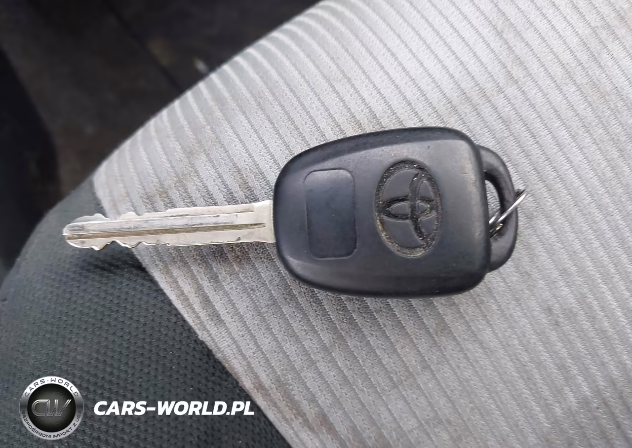 2014 Toyota Prius C Two VIN:JTDKDTB39E1062889 - 11