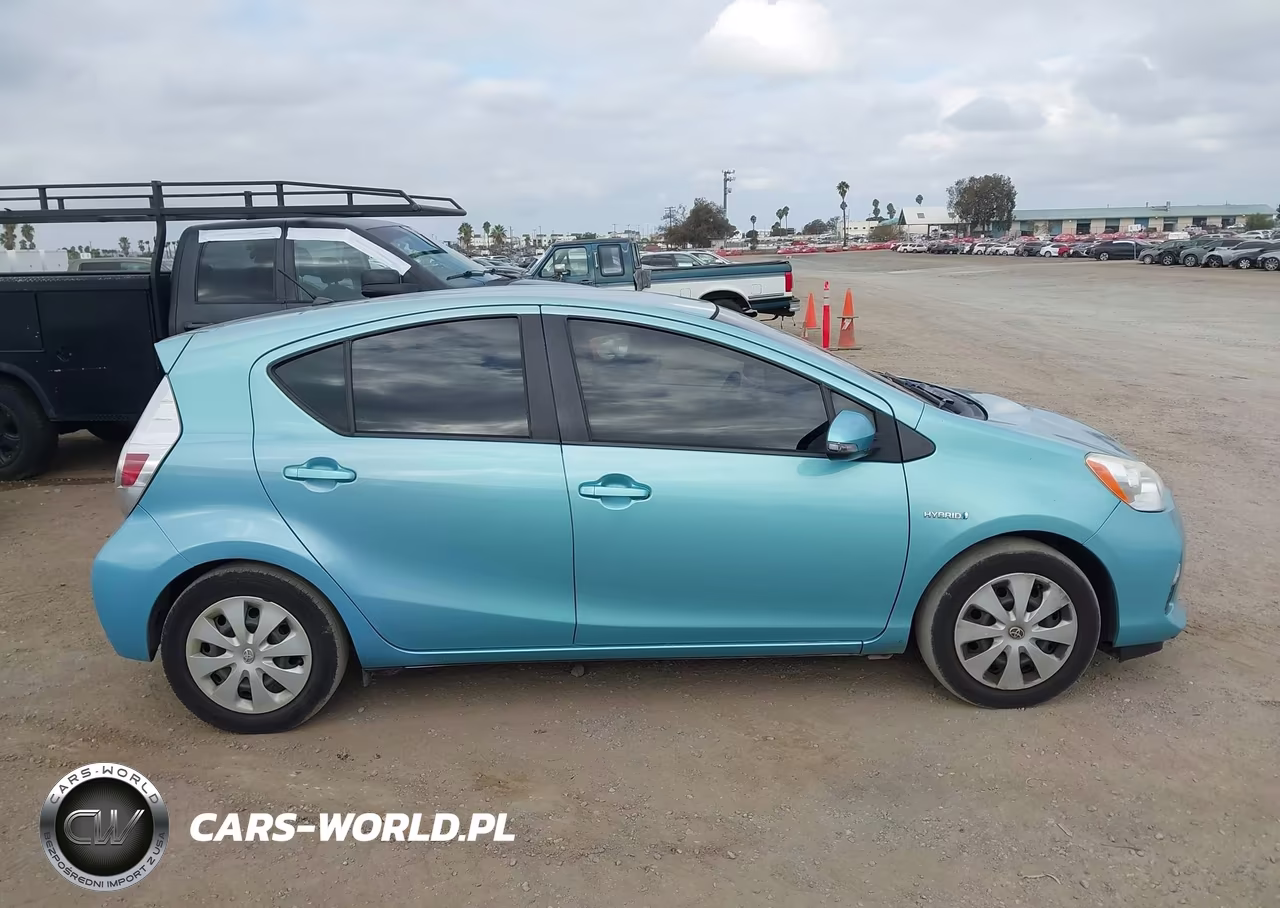 2014 Toyota Prius C Two VIN:JTDKDTB39E1062889 - 13