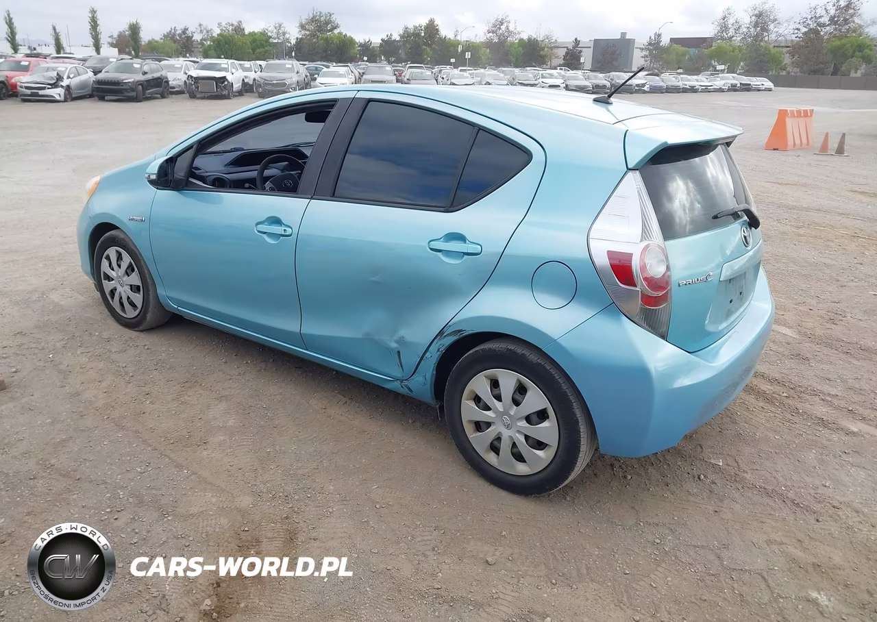 2014 Toyota Prius C Two VIN:JTDKDTB39E1062889 - 3