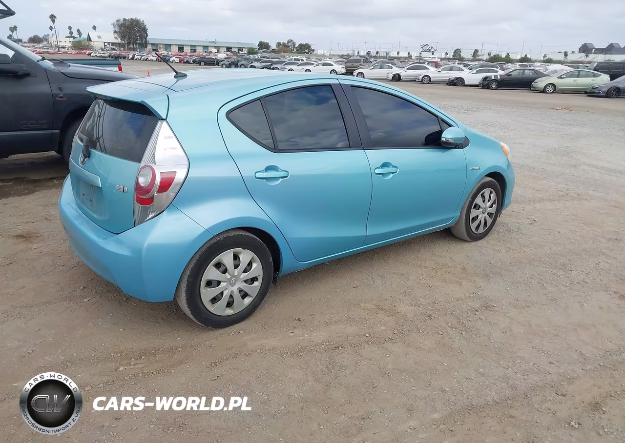 2014 Toyota Prius C Two VIN:JTDKDTB39E1062889 - 4