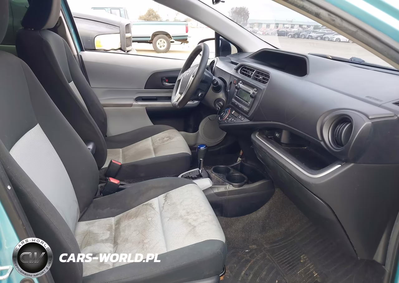 2014 Toyota Prius C Two VIN:JTDKDTB39E1062889 - 5