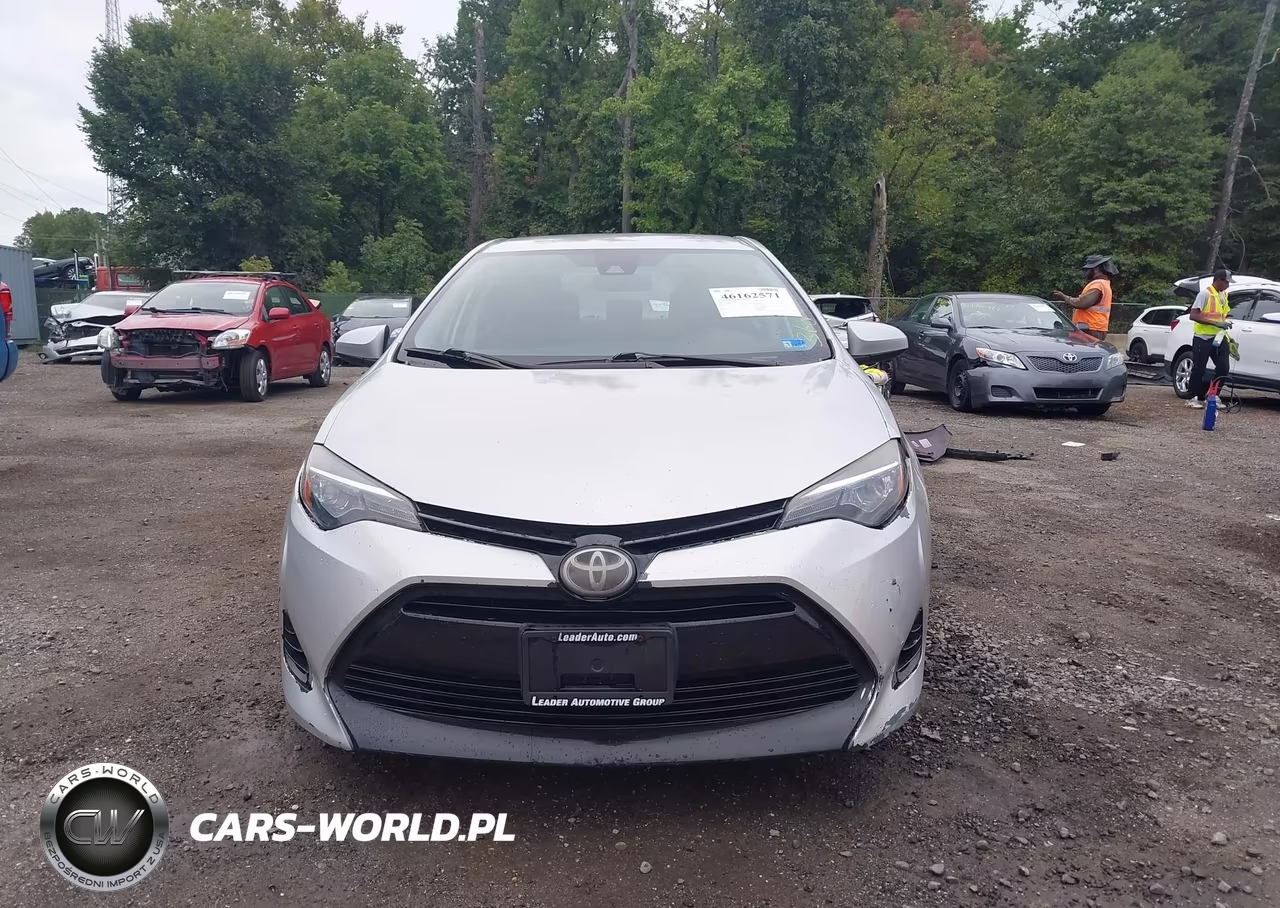 2018 Toyota Corolla Le VIN:2T1BURHE7JC987995 - 12