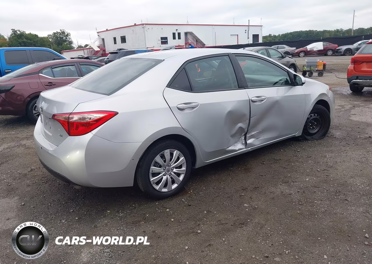 2018 Toyota Corolla Le VIN:2T1BURHE7JC987995 - 4
