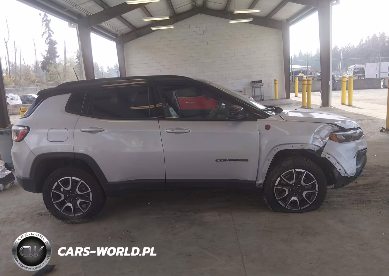 2025 Jeep Compass Trailhawk 4X4 VIN:3C4NJDDN3ST533188 - 13