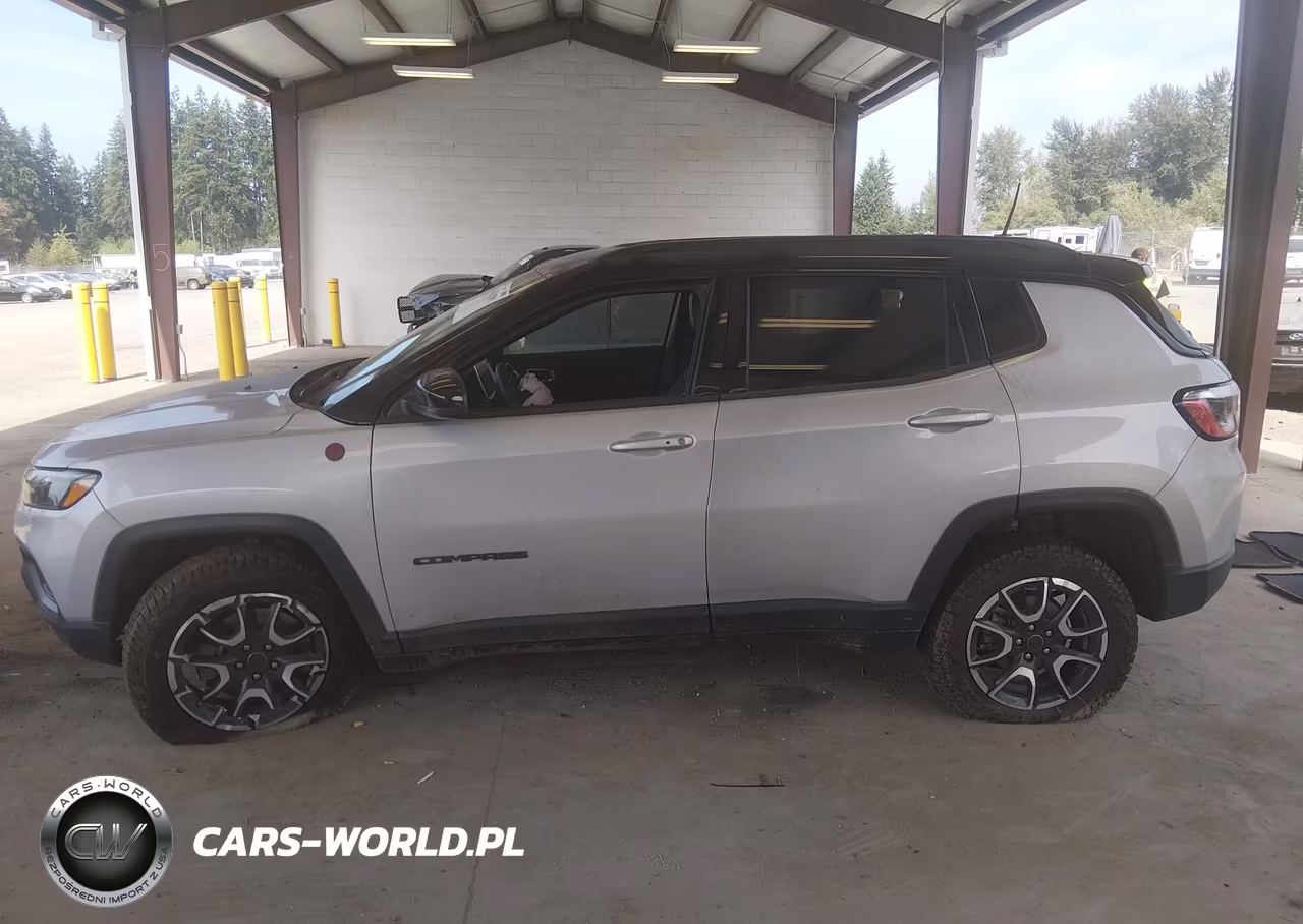 2025 Jeep Compass Trailhawk 4X4 VIN:3C4NJDDN3ST533188 - 14