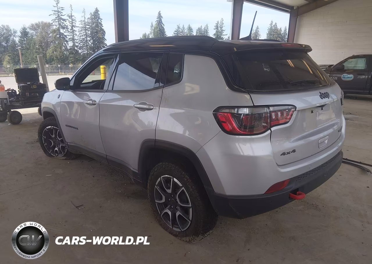 2025 Jeep Compass Trailhawk 4X4 VIN:3C4NJDDN3ST533188 - 3