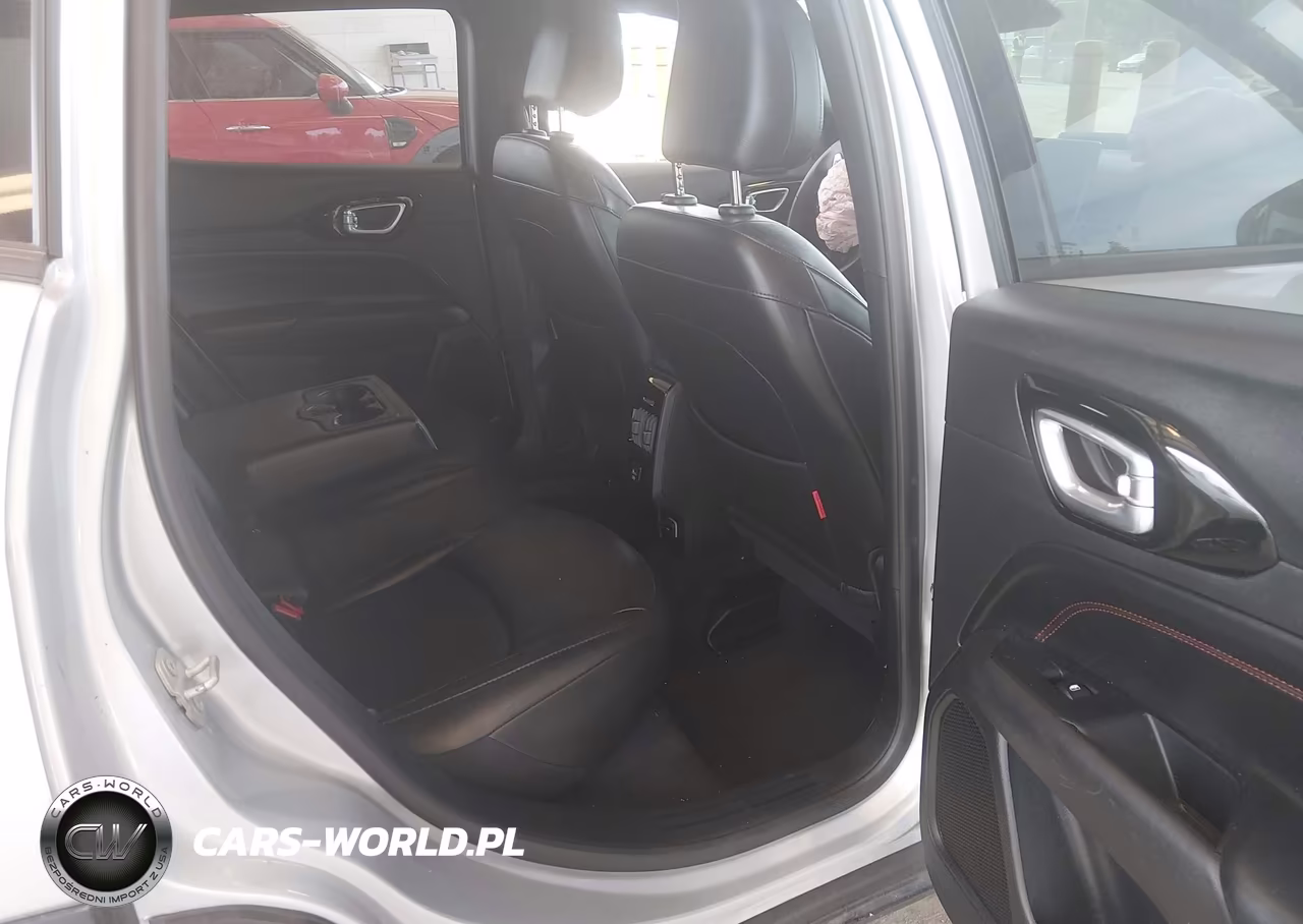 2025 Jeep Compass Trailhawk 4X4 VIN:3C4NJDDN3ST533188 - 8