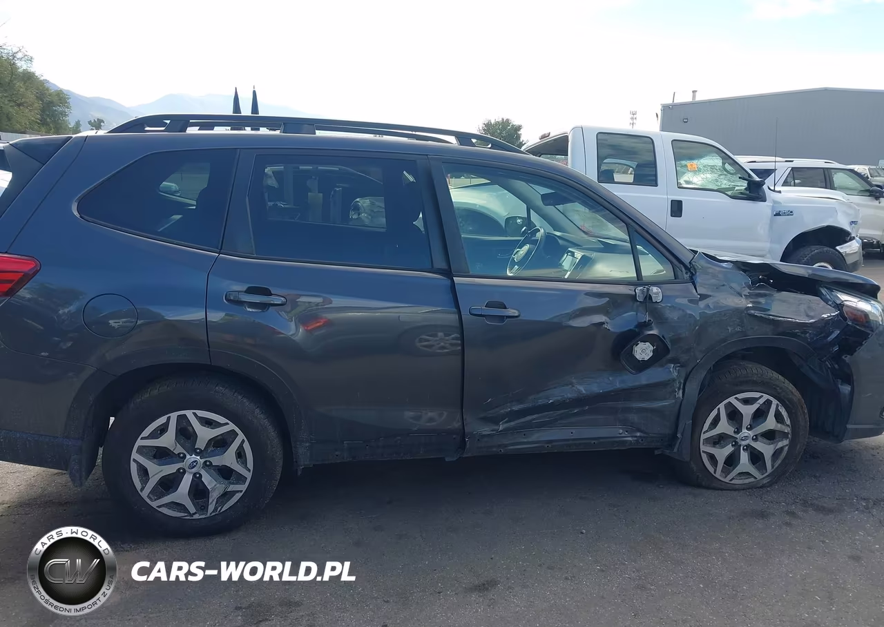 2024 Subaru Forester Premium VIN:JF2SKADC4RH438128 - 13