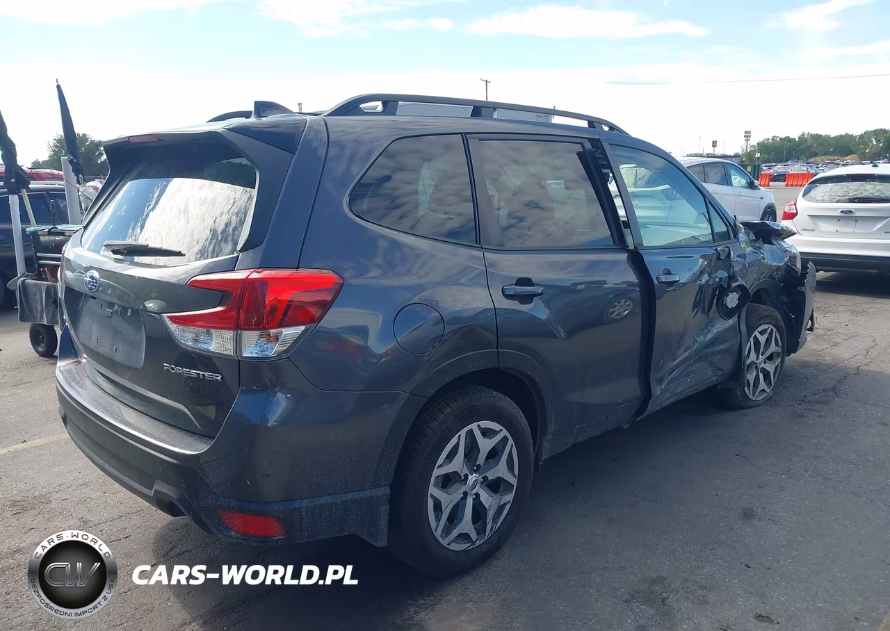 2024 Subaru Forester Premium VIN:JF2SKADC4RH438128 - 4