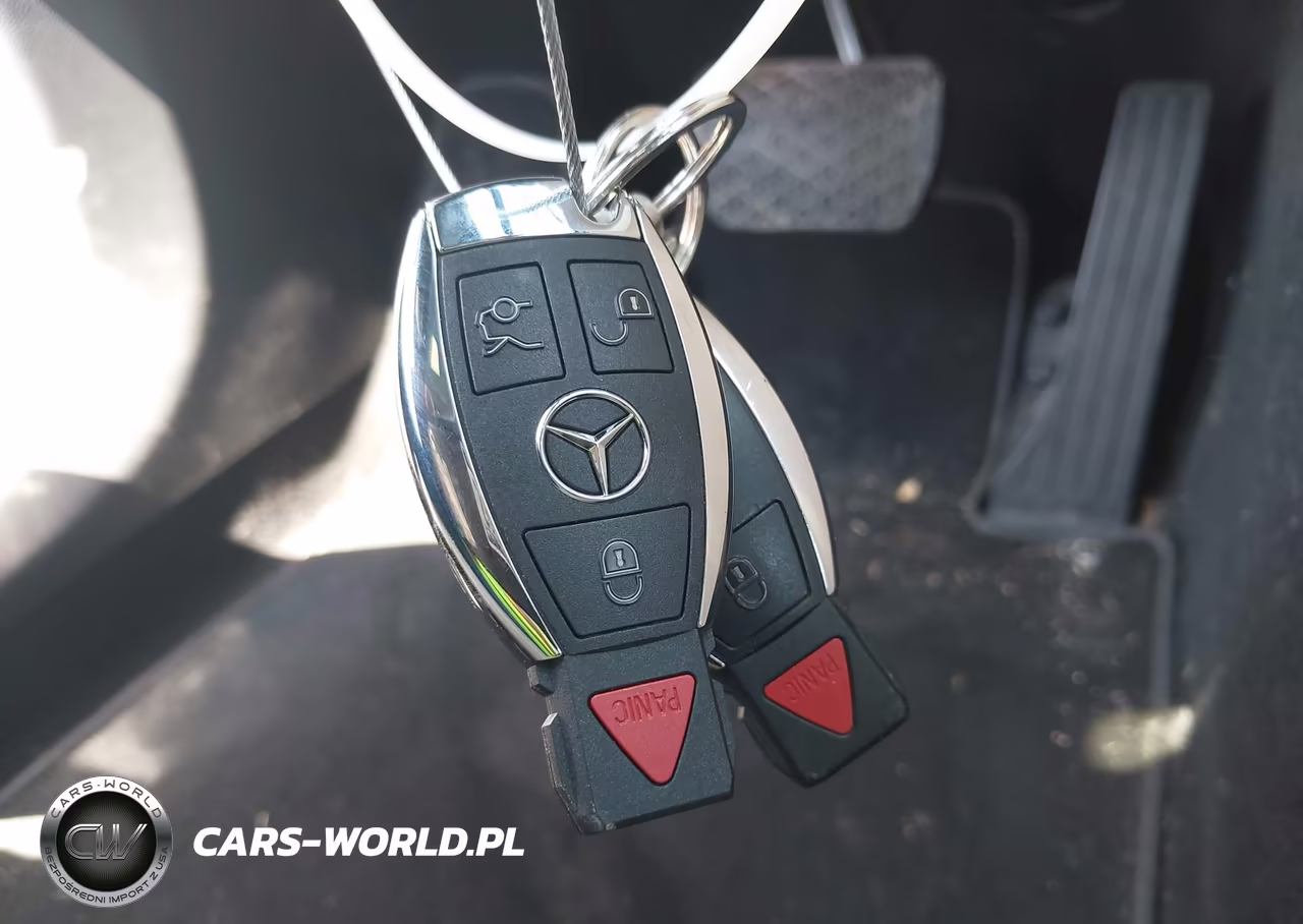 2018 Mercedes-Benz C 300 VIN:55SWF4JB2JU248882 - 11