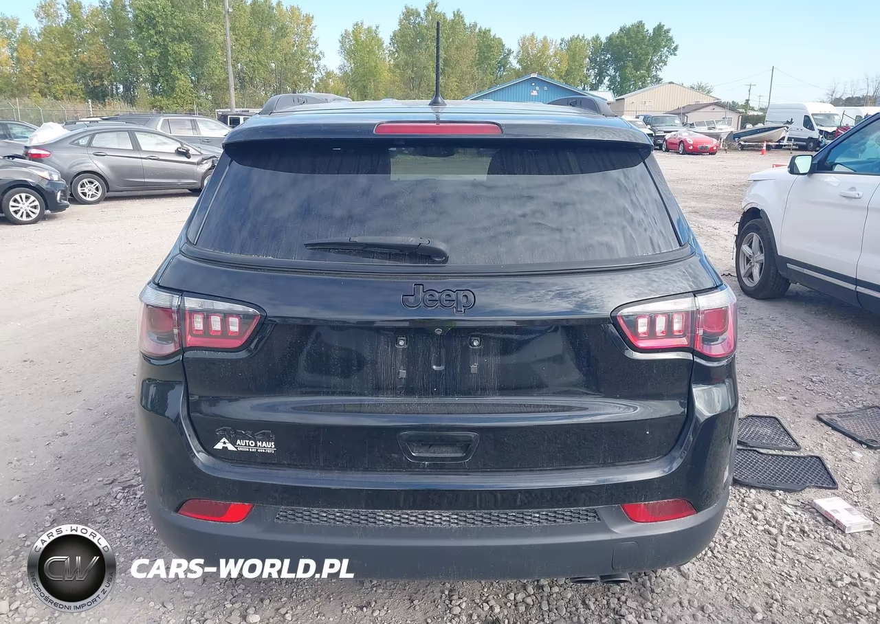 2018 Jeep Compass Altitude 4X4 VIN:3C4NJDBB2JT320613 - 16
