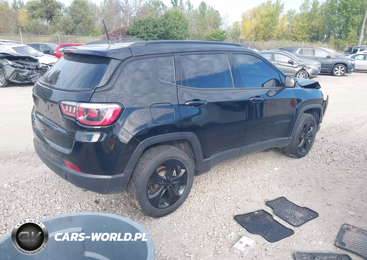 2018 Jeep Compass Altitude 4X4 VIN:3C4NJDBB2JT320613 - 4