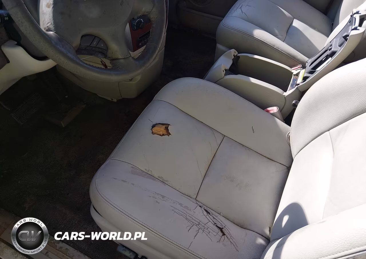 2005 Chrysler Town & Country Limited VIN:2C4GP64LX5R136893 - 13
